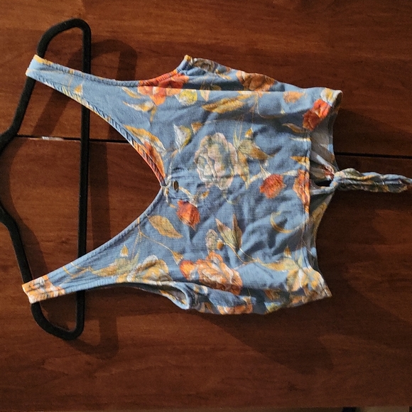 Floral Crop top - Picture 3 of 3